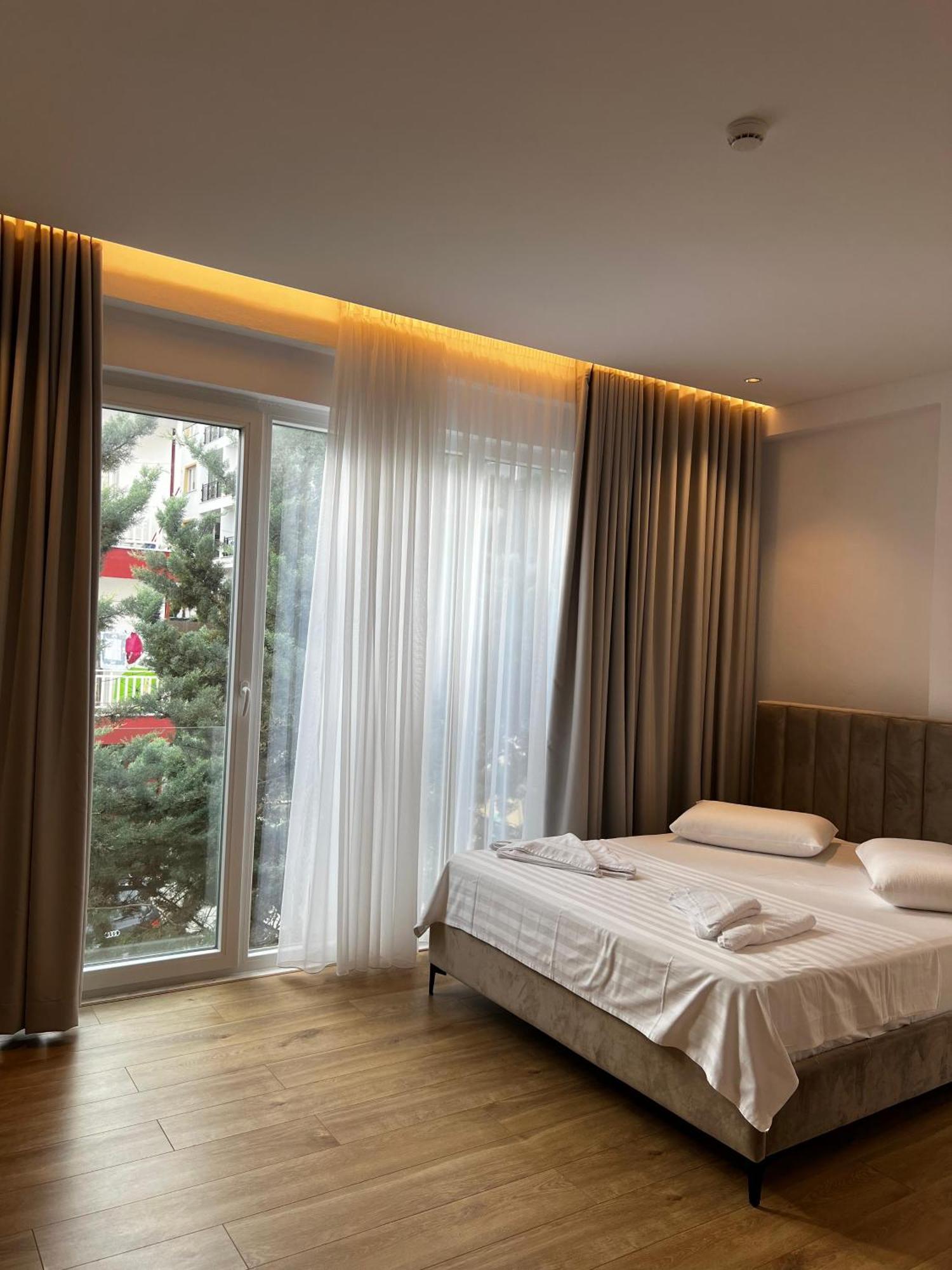 Trevi Hotel & Restorant, Shengjin Exterior photo
