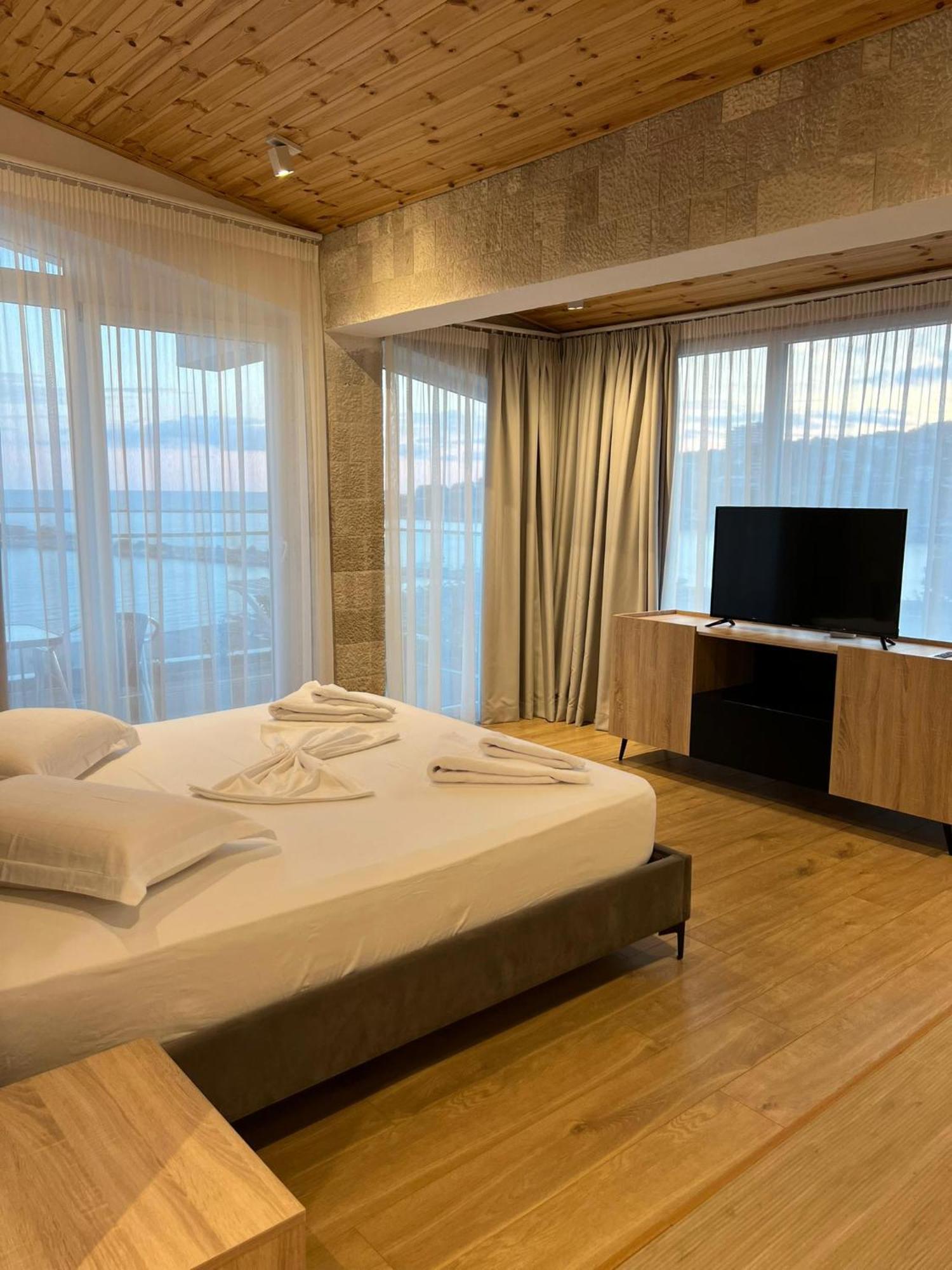 Trevi Hotel & Restorant, Shengjin Exterior photo