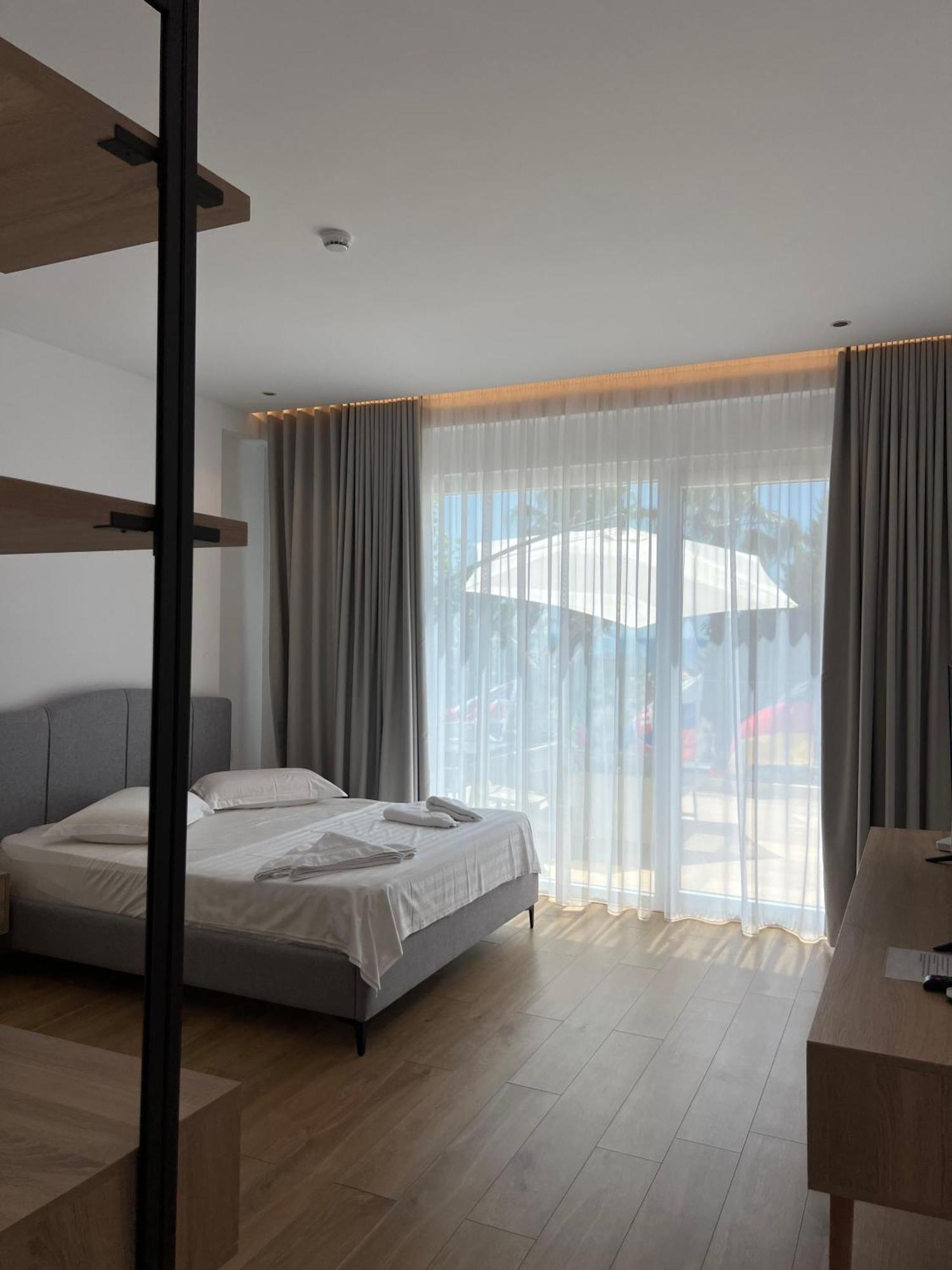 Trevi Hotel & Restorant, Shengjin Exterior photo